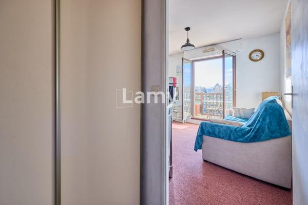 Appartement 2 pièces, balcon, parking