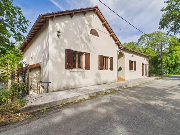Maison individuelle de 4 chambres à proximité d'un village avec commodités