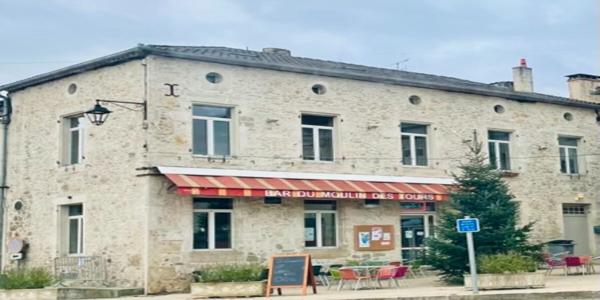 A vendre Mur et (ou) Fond de commerce avec licence 4, mur et appartement à Barbaste