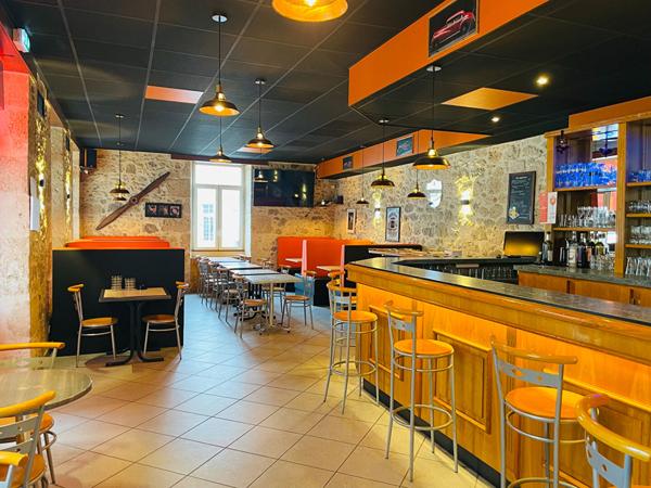 A vendre Mur et (ou) Fond de commerce avec licence 4, mur et appartement à Barbaste