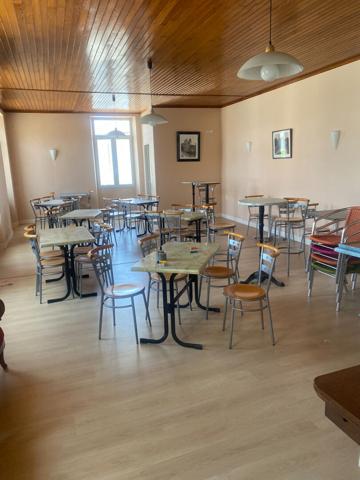 A vendre Mur et (ou) Fond de commerce avec licence 4, mur et appartement à Barbaste