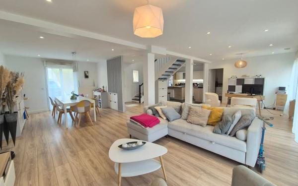 Maison à vendre    6 pièces • 155 m2 Crécy-la-Chapelle