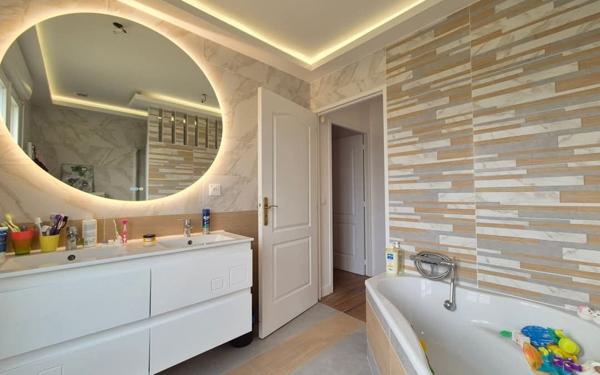 Maison à vendre    6 pièces • 155 m2 Crécy-la-Chapelle