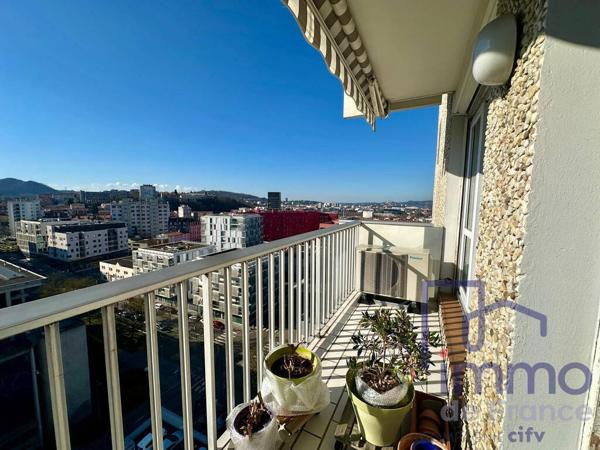 T3 lumineux en étage élevé  Vue panoramique sur Saint-Éti