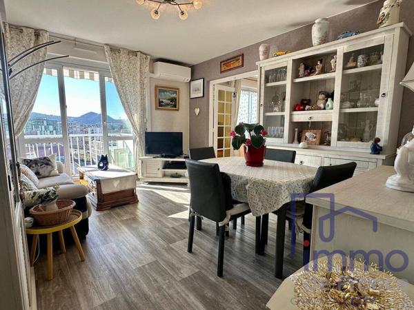 T3 lumineux en étage élevé  Vue panoramique sur Saint-Éti