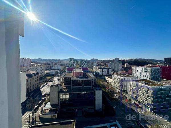 T3 lumineux en étage élevé  Vue panoramique sur Saint-Éti