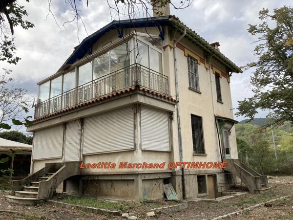 Maison bourgeoise à Prades 66 sur grand terrain 1,2 hectares