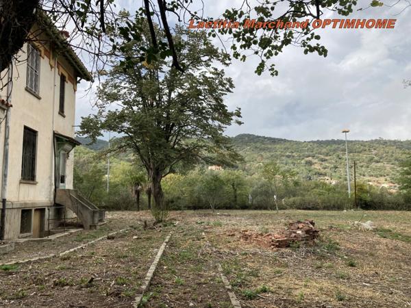 Maison bourgeoise à Prades 66 sur grand terrain 1,2 hectares