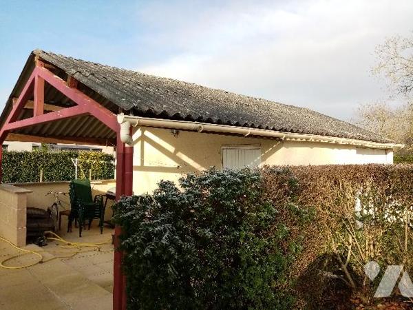 TRES BELLE MAISON SANS TRAVAUX AVEC PISCINE, proche commerces, écoles, A77