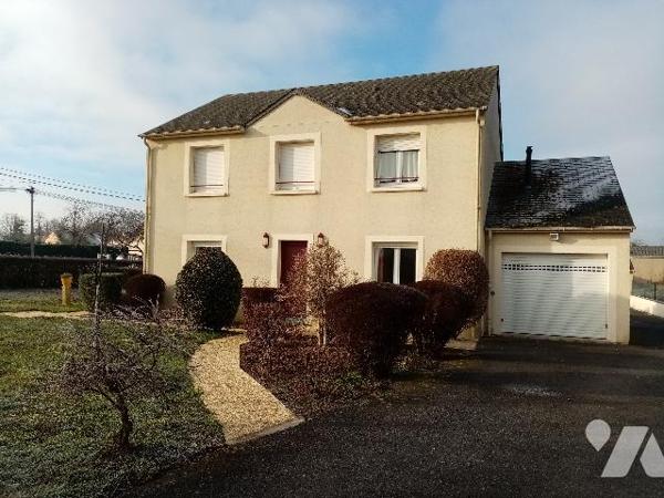 TRES BELLE MAISON SANS TRAVAUX AVEC PISCINE, proche commerces, écoles, A77