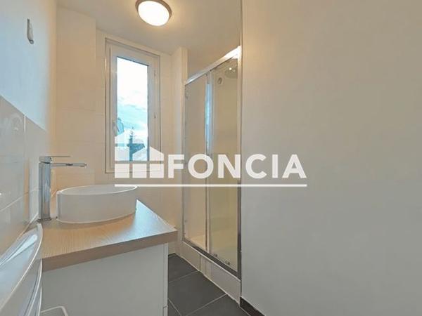 Location Appartement 2 pièces 43 m² - 12 Rue du général Leclerc Rosny-sous-bois 93110