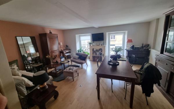 Immeuble à vendre    3 pièces • 106 m2 Nexon