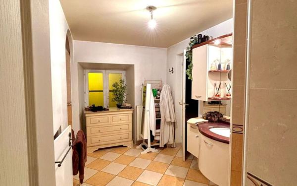 Immeuble à vendre    3 pièces • 106 m2 Nexon