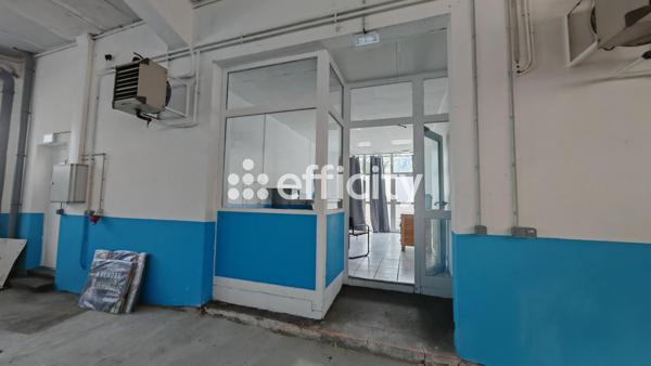 Local Commercial 3 pièces - 238 m²