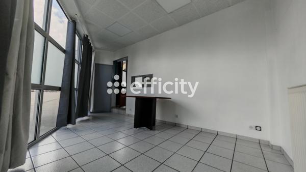 Local Commercial 3 pièces - 238 m²