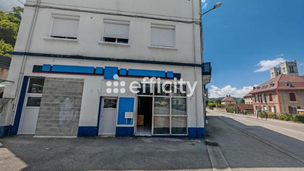 Local Commercial 3 pièces - 238 m²