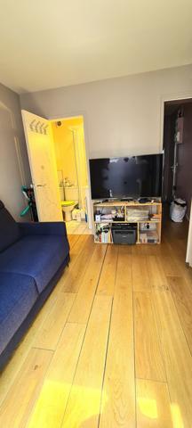 Paris (75014) Studio lumineux au calme