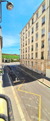 Paris (75014) Studio lumineux au calme