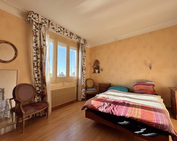 Maison  7 pièce(s)  6 chambre(s)  171 m²