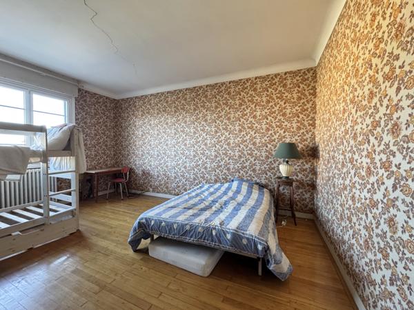 Maison  7 pièce(s)  6 chambre(s)  171 m²