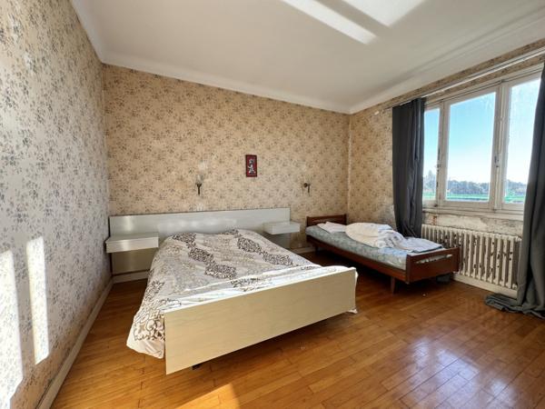 Maison  7 pièce(s)  6 chambre(s)  171 m²