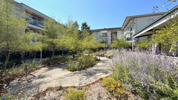 VENDU LOUÉ - Bel appartement F3 de 66 m² avec extérieur - Résidence seniors sécurisée à Montlignon (95)