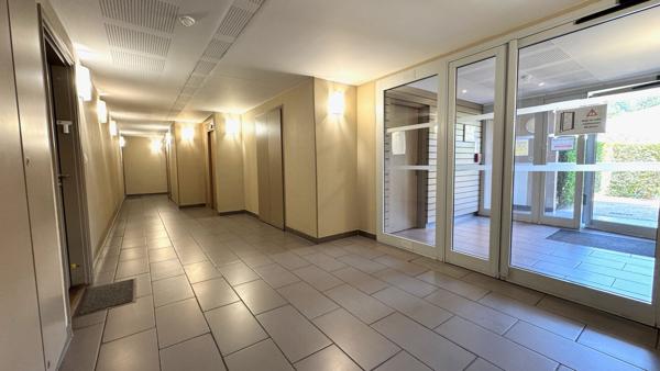 VENDU LOUÉ - Bel appartement F3 de 66 m² avec extérieur - Résidence seniors sécurisée à Montlignon (95)
