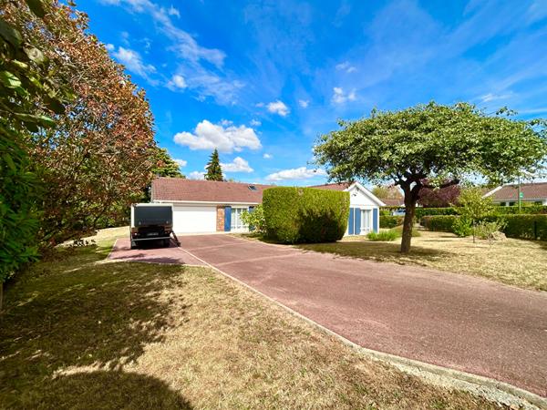 DOMAINE PRIVÉ - MAISON DE PLAIN PIED AVEC COMBLES AMENAGÉS