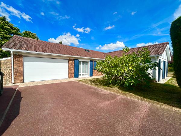 DOMAINE PRIVÉ - MAISON DE PLAIN PIED AVEC COMBLES AMENAGÉS