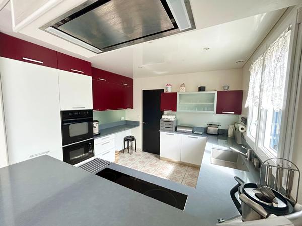 DOMAINE PRIVÉ - MAISON DE PLAIN PIED AVEC COMBLES AMENAGÉS