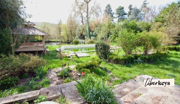 Un patrimoine de caractère de 440 m² de 16 pièces de 3000 m² de jardin au cœur de Saint-Chéron 91530