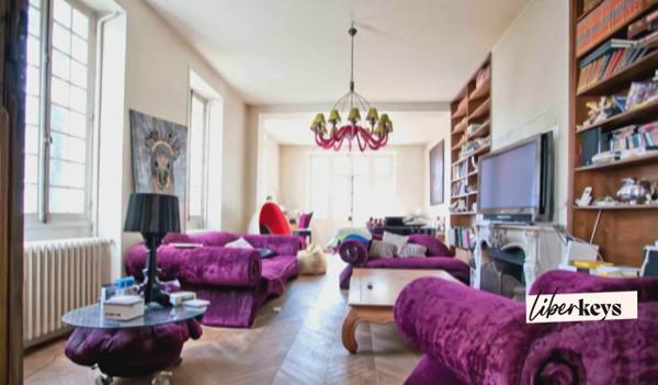 Un patrimoine de caractère de 440 m² de 16 pièces de 3000 m² de jardin au cœur de Saint-Chéron 91530