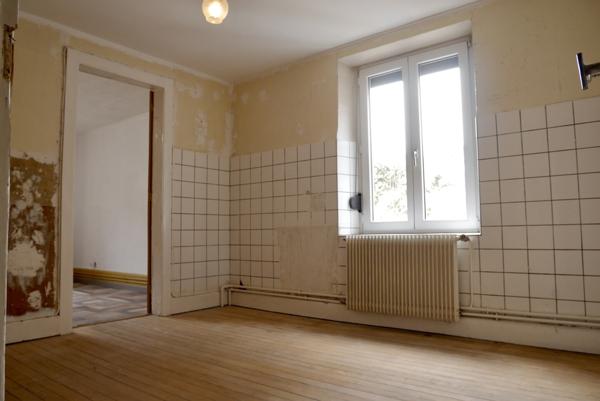 MAISON DE VILLE AVEC GARAGE ET DEPENDANCE 69 900 €