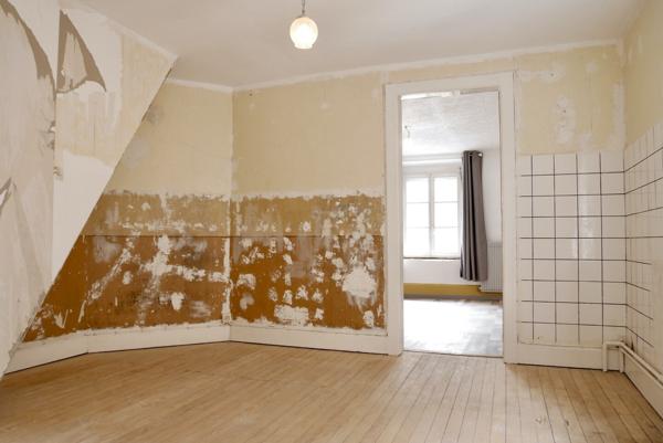 MAISON DE VILLE AVEC GARAGE ET DEPENDANCE 69 900 €