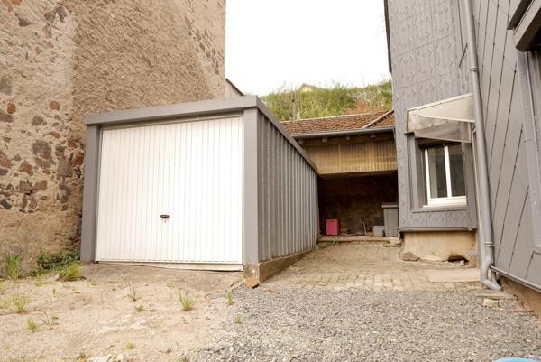 MAISON DE VILLE AVEC GARAGE ET DEPENDANCE 69 900 €