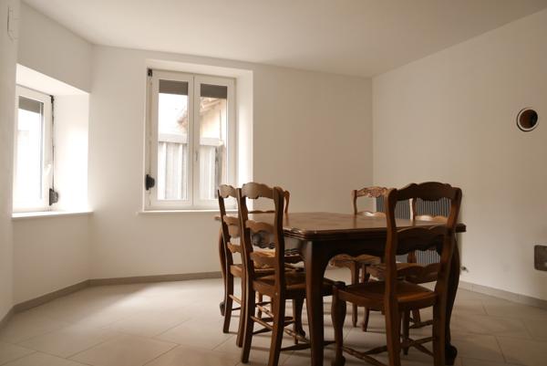 MAISON DE VILLE AVEC GARAGE ET DEPENDANCE 69 900 €