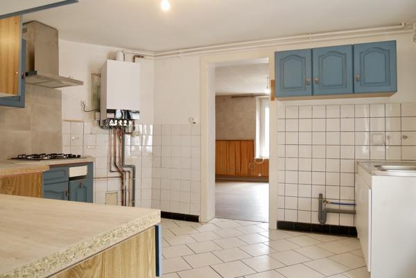 MAISON DE VILLE AVEC GARAGE ET DEPENDANCE 69 900 €