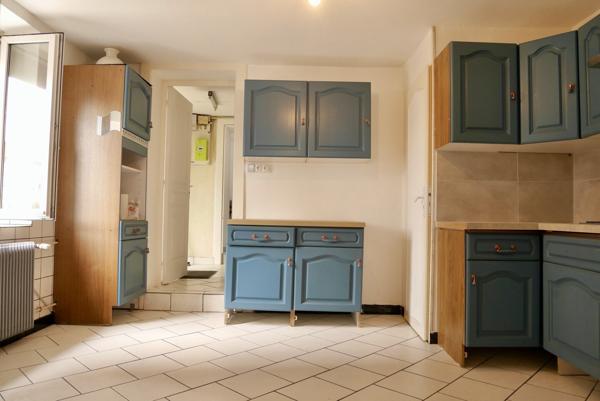 MAISON DE VILLE AVEC GARAGE ET DEPENDANCE 69 900 €