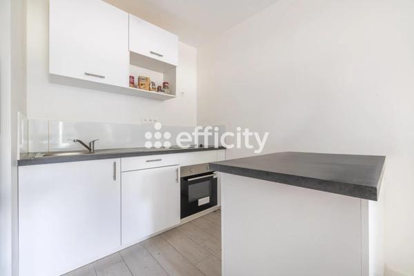 Appartement
         2 pièces
        - 45 m² Exclusivité 170 000 € *