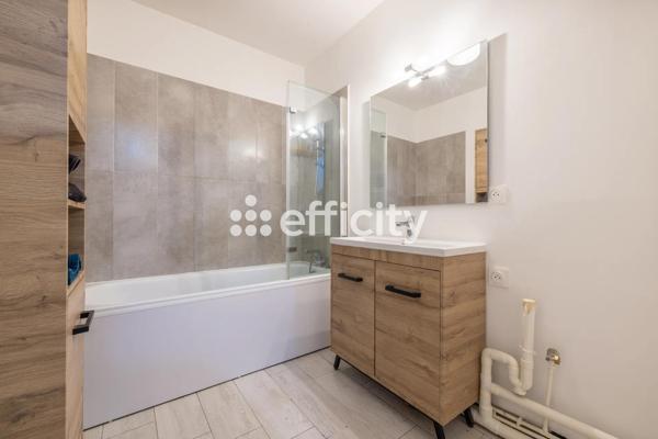 Appartement
         2 pièces
        - 45 m² Exclusivité 170 000 € *