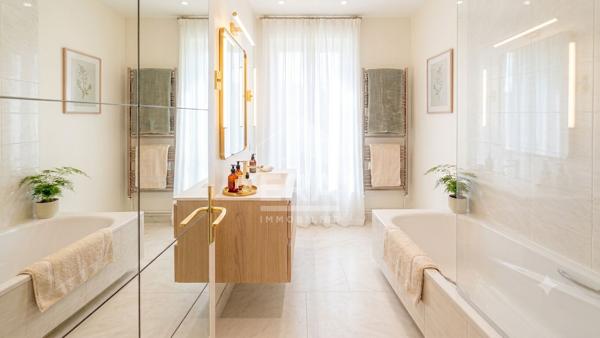 Secteur Saint-Augustin / Gare Saint-Lazare - 3 pièces - 2 chambres - 56.25 m2