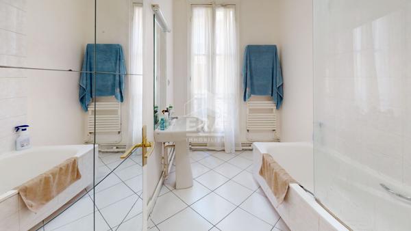 Secteur Saint-Augustin / Gare Saint-Lazare - 3 pièces - 2 chambres - 56.25 m2