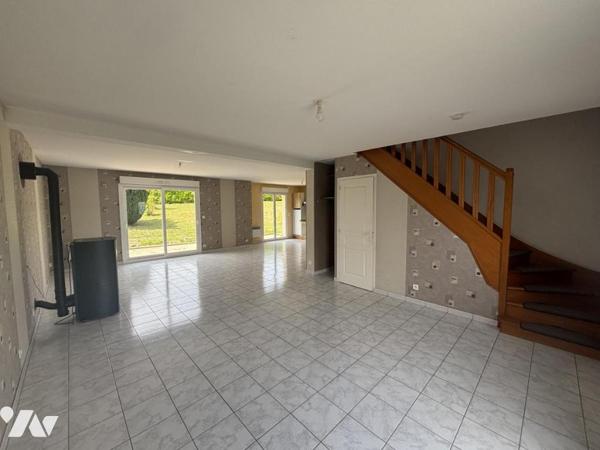 PROXIMITÉ TORIGNI SUR VIRE / MAISON D'HABITATION AVEC JARDIN