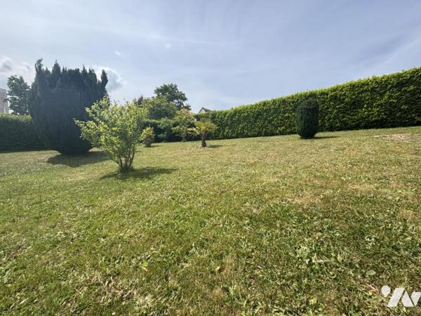 PROXIMITÉ TORIGNI SUR VIRE / MAISON D'HABITATION AVEC JARDIN