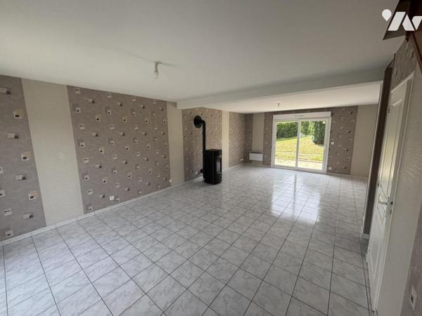 PROXIMITÉ TORIGNI SUR VIRE / MAISON D'HABITATION AVEC JARDIN