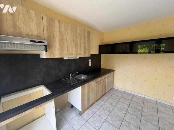 PROXIMITÉ TORIGNI SUR VIRE / MAISON D'HABITATION AVEC JARDIN