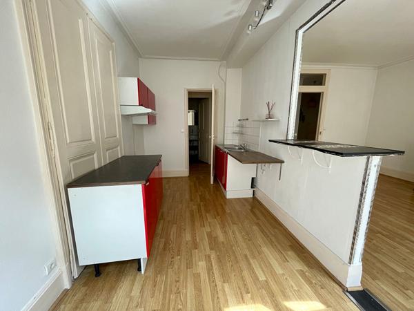 Appartement 2 pièce(s) 63.08 m2 PROCHE PLACE CARNOT NANCY