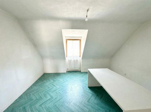 PLOUAGAT CENTRE- Maison familiale 329 m2 hab.