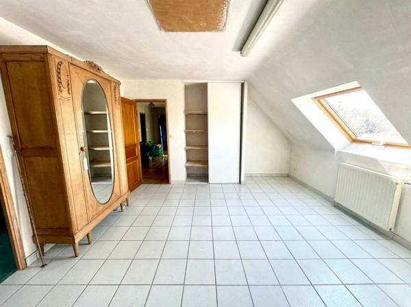PLOUAGAT CENTRE- Maison familiale 329 m2 hab.
