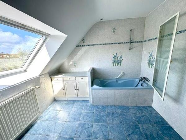 PLOUAGAT CENTRE- Maison familiale 329 m2 hab.